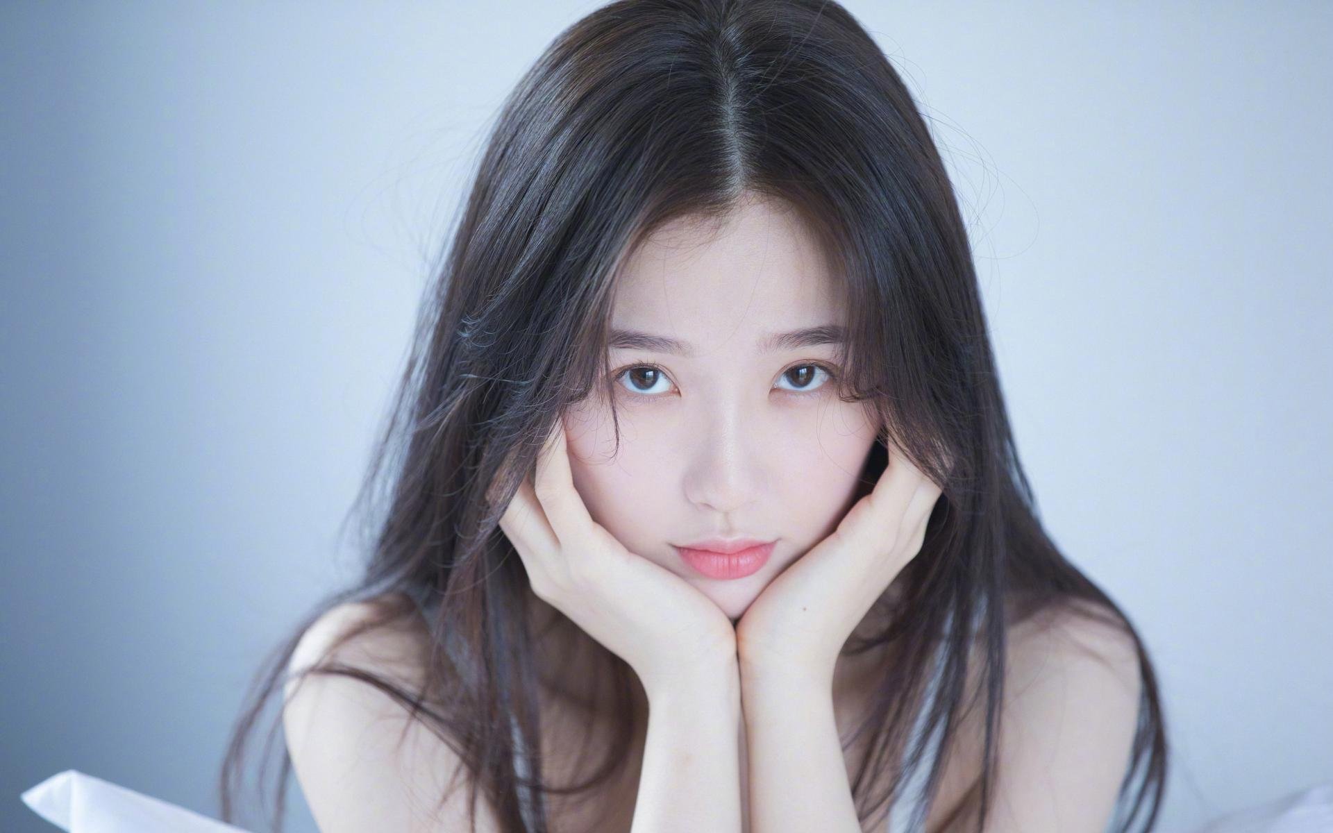 葡萄牙骑手玛丽亚·卡埃塔诺在2024年葡萄牙盛装舞步锦标赛中以“Hit Plus”马匹获得个人赛第五名，展现坚韧精神。