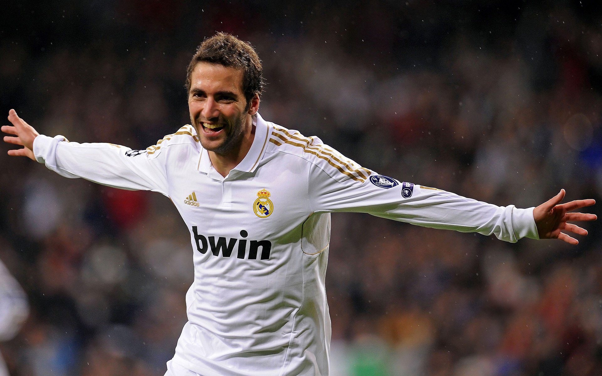 “德甲天王战不断，领跑队伍状态火热”，德甲所有队伍